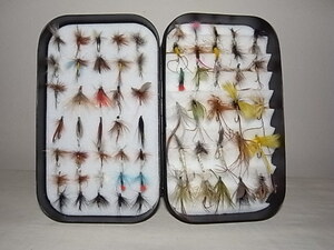 ! ! !　Recent years Wheatley Fly Box With ６５ Flies ・ ホイットレー フライ ボックス　! ! !