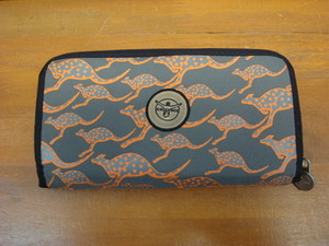 中古CHIEMSEE(キムジー)TRAVEL WALLET・・実物はもう少し暗めです。