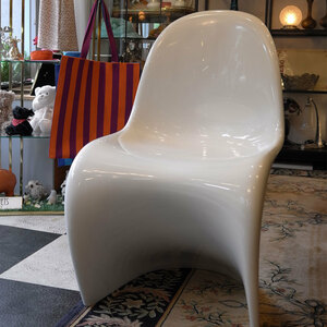 【”オリジナルの白” に拘る方へ】ヴィンテージ・パントンチェアーFRP素材 vitra 90年代クラッシック デンマーク家具モダンインテリア