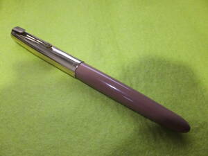 大変古い万年筆、パーカー51です。未チェック　薄茶軸　１２K goldfilledキャップです。中古並品。
