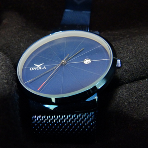 ONOLAメンズ腕時計　シンプル・イズ・ベスト男らしい重厚感です。（未使用、時計専門店にて調整、電池もNEW）