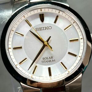 美品 SEIKO セイコー SOLAR ソーラー TITANIUM チタニウム V181-0AB0 腕時計 アナログ シェル文字盤 軽量 ラウンド ゴールド 動作確認済み