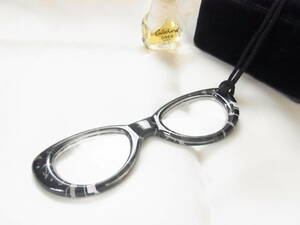ユニセックスデザイン　眼鏡モチーフのトップ　メガネ　めがね　男女兼用　紐　ロングネックレス▽