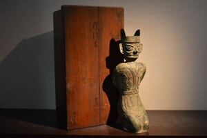 【GE】M436【コレクター所蔵品】時代 青銅跪俑置物 /中国古玩 中国美術 銅製 銅器 骨董品 時代品 美術品 古美術品《高さ50㎝以上》