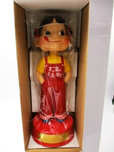 非売品　オリジナル復刻版レトロペコちゃん人形　赤台座　FUJIYA　100thANNIVERSARY（未使用・保管品）