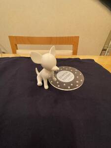 ジャンク品・ピアス置き・ピアスホルダー・犬の置物・陶器製・高さ約9ｃｍ・100円