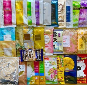 送料無料/匿名可★入浴剤福袋「銀」30個30種類セット アロマ 販促景品 温泉 大量プレゼント 泡バブルバス 薔薇ローズ 春夏秋冬新生活ギフト