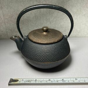 即決　小型　鉄瓶　Ⅲ　鉄器　鉄やかん　急須　あられ　検　南部鉄器　茶道　ぼっちキャンプ　鉄分補給　健康食器