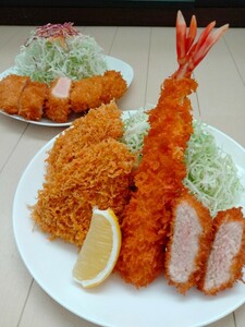 本物そっくり！！実物大【食品サンプル】①エビフライ1本＆ヒレカツ3枚定食 ②トンカツ定食