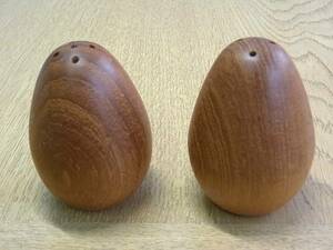 木製の卵型のソルト＆ペッパー S&P　2個で1セット　木製（チーク）
