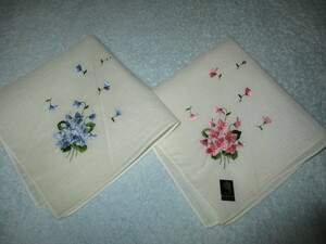 レトロなOumu　刺繍ハンカチ　花柄　2枚　未使用