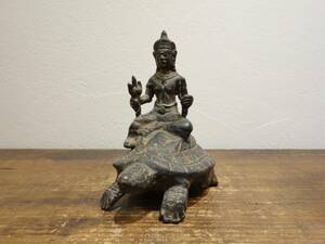 【貝】銅造ビシュヌ神像（１４～１５世紀）