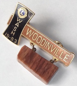 ビンテージ 古い 海外 ライオンズ・クラブ ピンズ ウッディンビル Woodinville アメリカ ワシントン 記念品 役職 記章 ピン バッジ 斧型