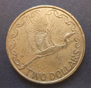 ニュージーランド　(New Zealand)　旧貨幣　２００２年　２ドル硬貨（エリザベスII女王肖像）１枚　　送料無料
