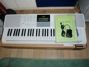 CASIO　光ナビゲーション電子キーボード 61鍵盤 タッチレスポンス付き スリムデザイン LK-520(ホワイト) 中古品