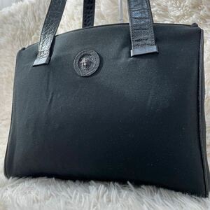 希少 美品 クロコ メデューサ Gianni Versaceトート バッグ ブラック レザー ショルダー 肩掛け A4 ジャンニ ヴェルサーチ 黒 本革 