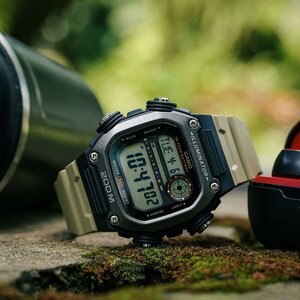 新品 逆輸入カシオ 最新作 10年電池搭載 200m防水 カーキ ワールドタイム＆クロノグラフ＆アラーム腕時計 新品 CASIO メンズ 日本未発売