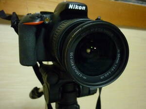 Nikon デジタル　一眼レフカメラ　D3500　AF-P　１８－５５　VRレンズキット　脚立　カメラ収納バック セット　ニコン