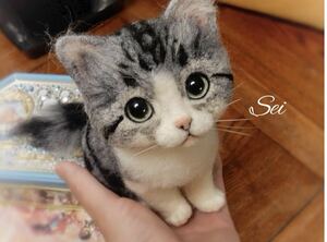 ◆sei◆羊毛フェルト　見上げるサバ白猫　子猫　ハンドメイド