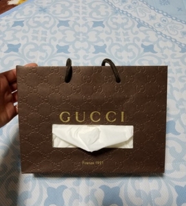 GUCCI (グッチ)ショップ袋 ティッシュカバー にしても( ∀ )b カッコイイ オシャレ 茶色 ゴールド