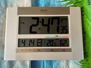 セイコー 掛け置き兼用時計 快適度表示 温湿度表示 薄型22mm デジタル 電波時計 白パール SQ429W セイコー電波掛時計 湿度 壁掛け時計