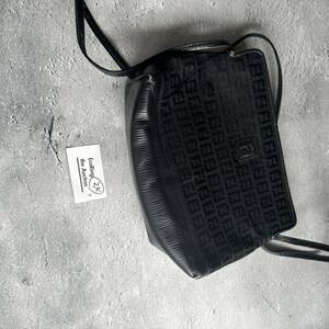 ショルダーバッグ レザー FENDI フェンディ 24