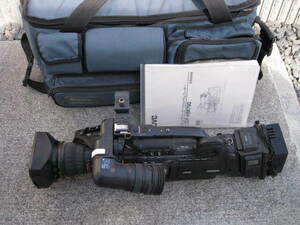 HD 3CCDビデオカメラ　　GY-HM700 レンズ 3/1インチ　放送局用　18倍　レンズ付きSXS付き