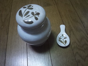 未使用品　陶器　茶筒　壷　小道具　昭和レトロ　13*9*9cmくらい