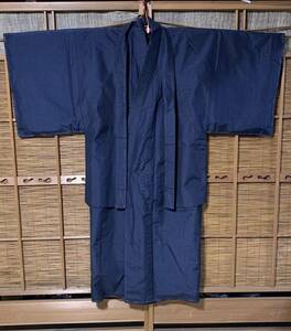 男着物 大島紬アンサンブル　正絹大島紬織 藍地の絣柄 M302
