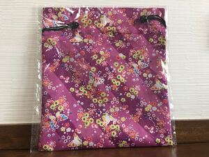  送料120円～　巾着 きんちゃく 袋　和柄 和風　布製　花柄　２８×２５cm　花　蝶　紫系　お弁当袋　旅行に