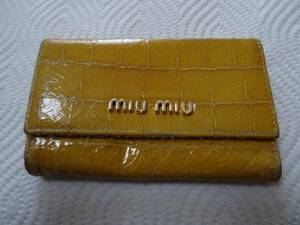 質店鑑定済み ■ miumiu ■ ミュウミュウ ■ クロコ型押し ・　6連 キーケース ■ イエロー ■ 送料120円