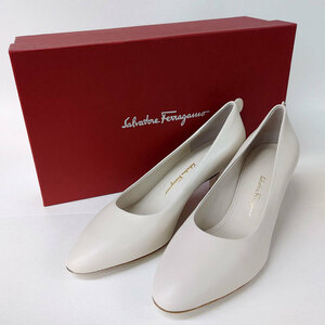 【73621BS】未使用・訳あり品　Salvatore Ferragamo/フェラガモ　パンプス　5.5　23cm　JUDY　01Q863　ベージュ　ヒール5.5cm