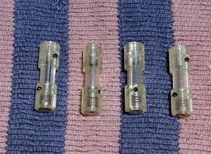 単三　単3　ダミー電池　ヒューズ　フューズ　内蔵　ヒューズ交換可能　クリア　日本製　4本セット　未使用