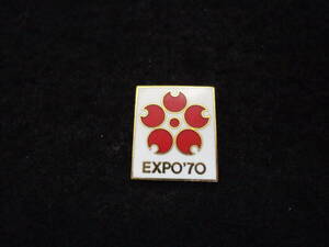 即決あり　EXPO70 大阪万博 赤色 桜花柄のロゴマーク 七宝焼の記念章 1970年　バッチ バッジ 日本万国博覧会 スーベニア メダル 記章 徽章