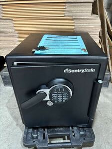 252 F【中古】Sentry Safe 耐火・耐水金庫 JFW123GEL