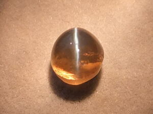 【24431】シャープな猫目を示す天然クリソベリルキャッツアイルース1.95ct　ソーティングメモ付