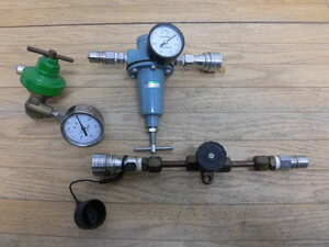 ★NISCON PRESSURE GAUGE レギュレータCKD 2001-2Cと小型圧力計とソケットとバルブセット★　管理番号503-2