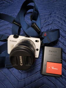 CANON　EOS　M2　ホワイト　中古