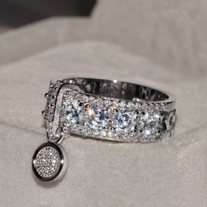 ヴィンテージローズゴールド　結婚指輪女性　ファッションジュエリーラグジュアリー　ホワイトジルコン婚約指輪