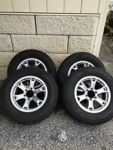 【中古】ランドクルーザープラドスタッドレスタイヤ265/65 R17 ナット付き　ホイール取りに