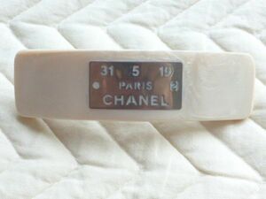 ◆送料無料◆シャネル CHANEL◆CHANELモチーフ　ホワイトシェルタイプ バレッタ（USED・難あり）◆