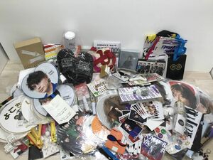 ジャニーズ ( 関ジャニ WEST SMAP キスマイ ) 等 カレンダー 写真 ライブ タオル キーホルダー 等 グッズ 15kg まとめ セット[N0234]