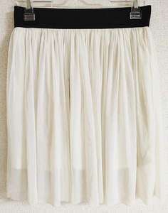 Mサイズ Jolie fleur ミニスカート チュールスカート ウエスト総ゴム 白系 クリーム色×黒