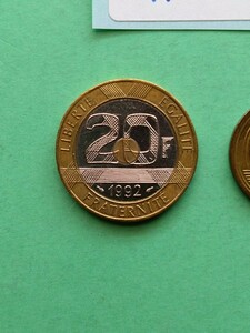 外国コイン　フランス　(Rー１５４)　２０フラン硬貨　１９９２年　トリメタル硬貨　世界遺産　モンサンミシェル