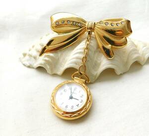 ヴィンテージ　SINGAPORE MOVT　小さな懐中時計が揺れる古い素敵なリボンのブローチ　送料140