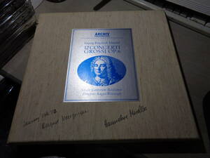 アウグスト・ヴェンツィンガー氏ほか直筆サイン,AUGUST WENZINGER SIGNED!/HANDEL:12 CONCERTI GROSSI OP.6(ARCHIV:198 346/48 3LP BOX SET