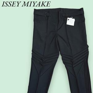 イッセイミヤケ ISSEY MIYAKE パンツ クロップド テーパード 132.5 プリーツ ユニセックス ブラック