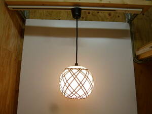 【5929】昭和レトロ　SANYO白熱灯器具　竹細工吊り下げ照明　直径約20ｃｍ　60W電球付き