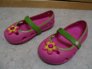 全国送料無料 クロックス crocs 子供キッズベビー女の子 ピンク色つま先が安全で花付きストラップ サンダル C6(14cm)