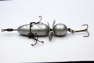 Shakespeare Jr　REVOLUTION BAIT ,KARAMAZOO MICH.aluminum body 1902年　micky mouse props